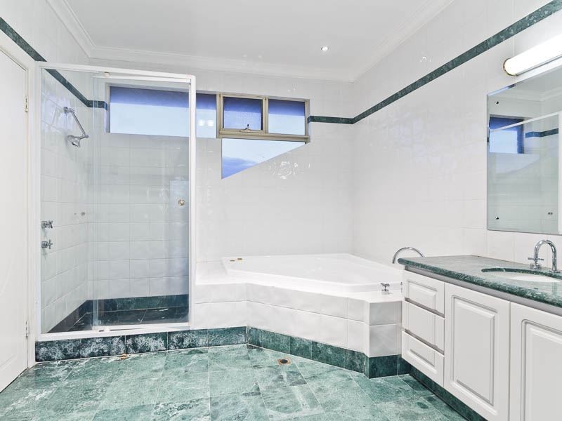 28 Longreach Parade, Coogee WA 6166