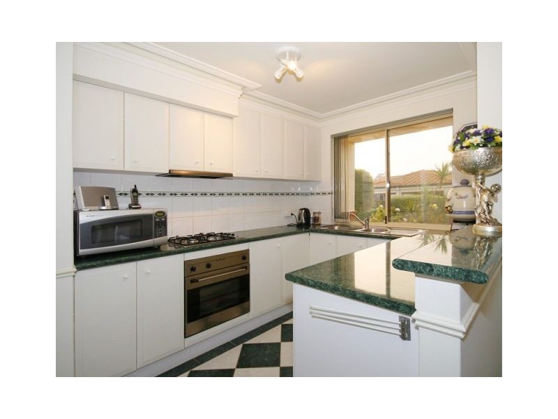 8/16 ritz court, Bibra Lake WA 6163