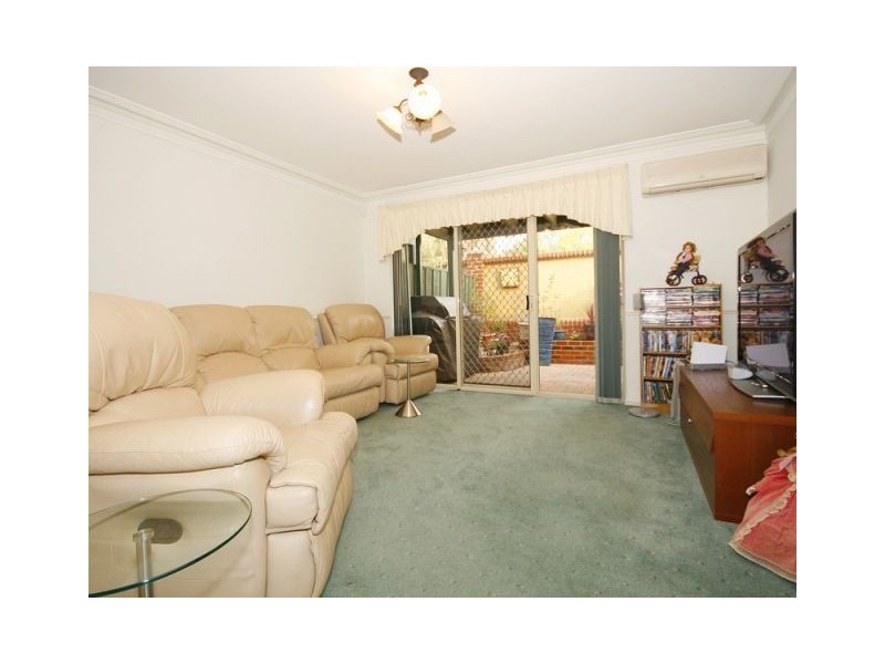 8/16 ritz court, Bibra Lake WA 6163