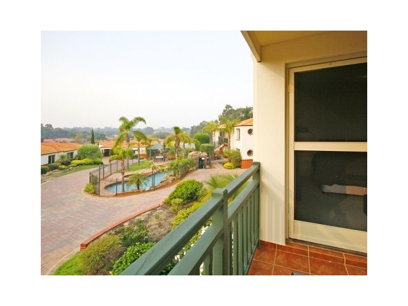 8/16 ritz court, Bibra Lake WA 6163