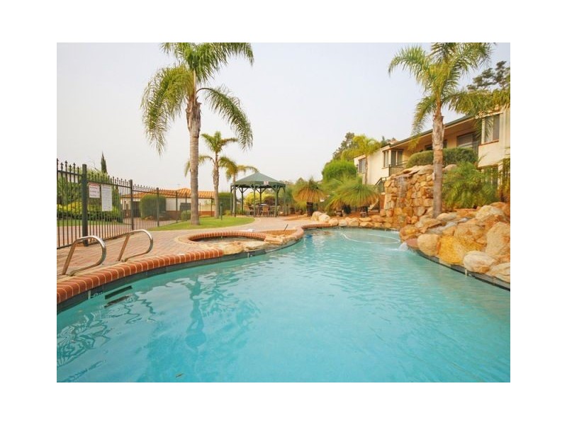 8/16 ritz court, Bibra Lake WA 6163