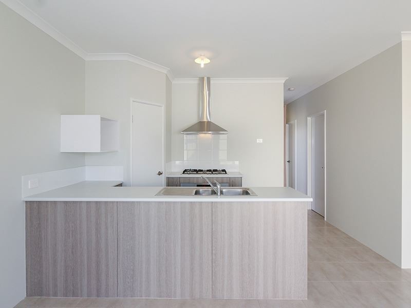 18 Pallett Ave, Spearwood WA 6163