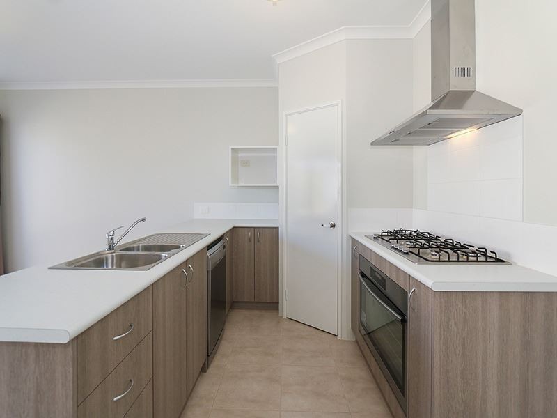 18 Pallett Ave, Spearwood WA 6163