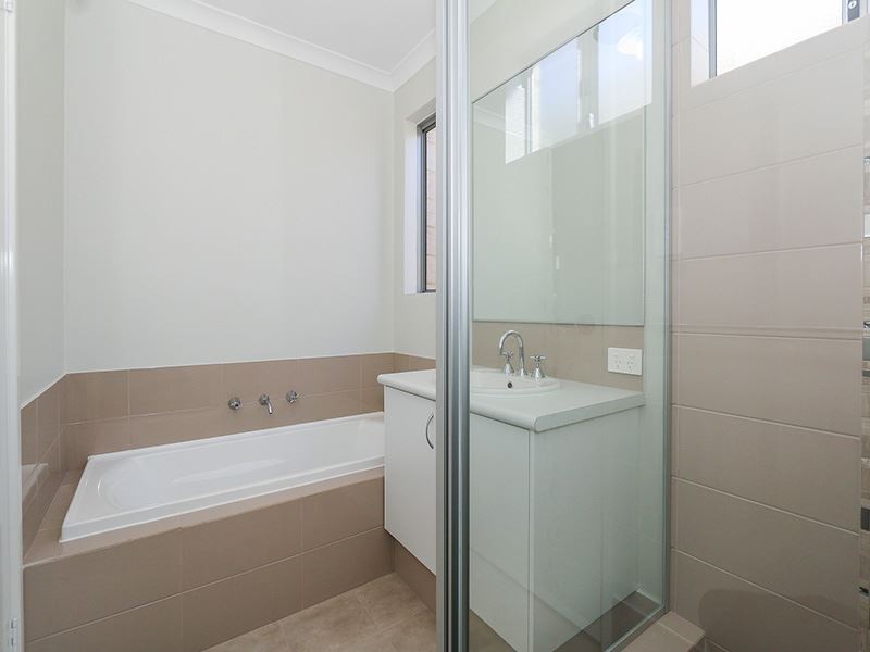 18 Pallett Ave, Spearwood WA 6163