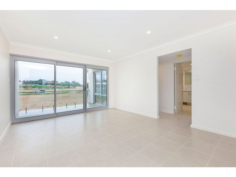 11/70 West Churchill Avenue, Munster WA 6166