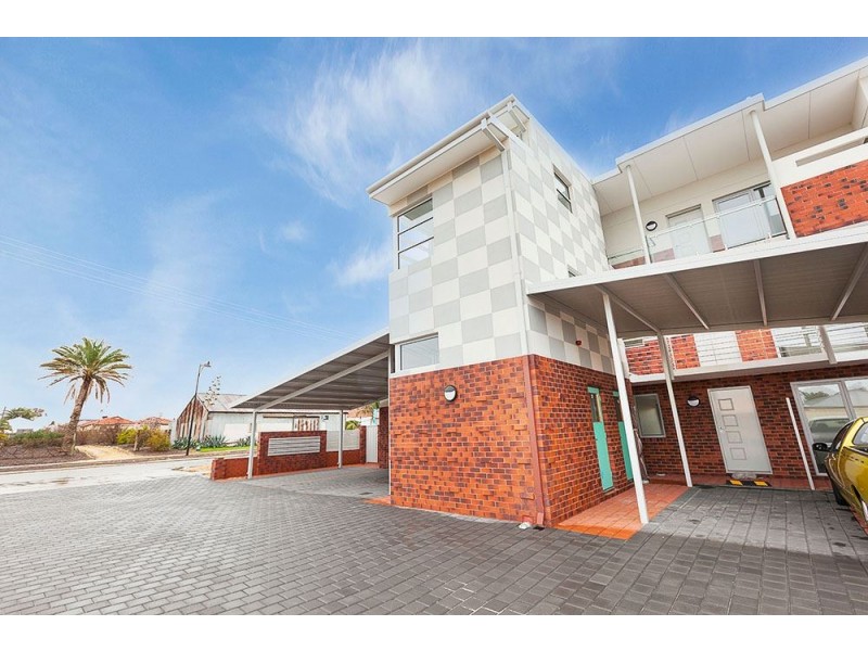 4/70 West Churchill Avenue, Munster WA 6166