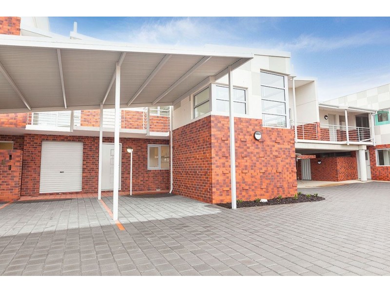 1/70 West Churchill Avenue, Munster WA 6166