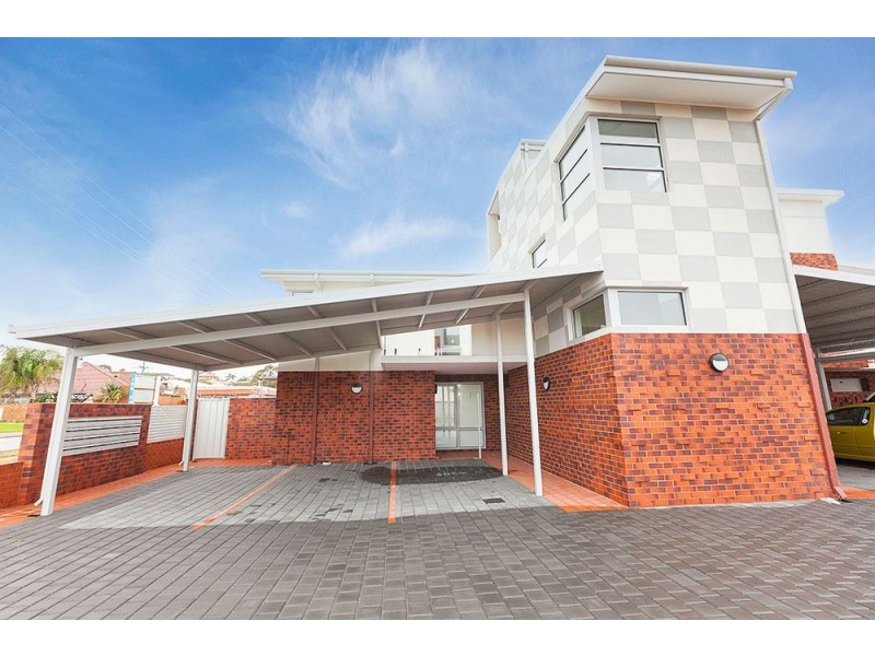1/70 West Churchill Avenue, Munster WA 6166