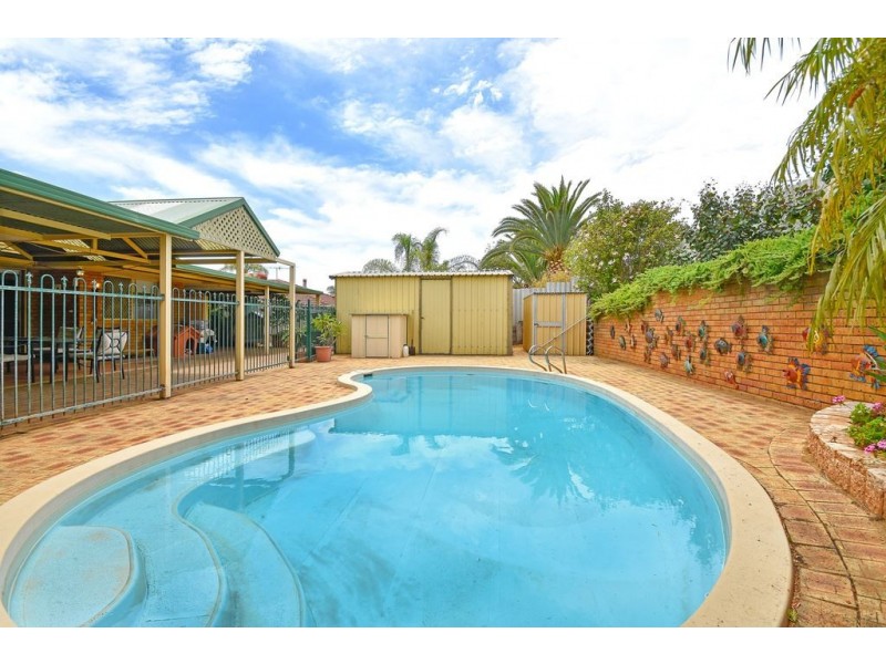 42 Beckett Close, Munster WA 6166