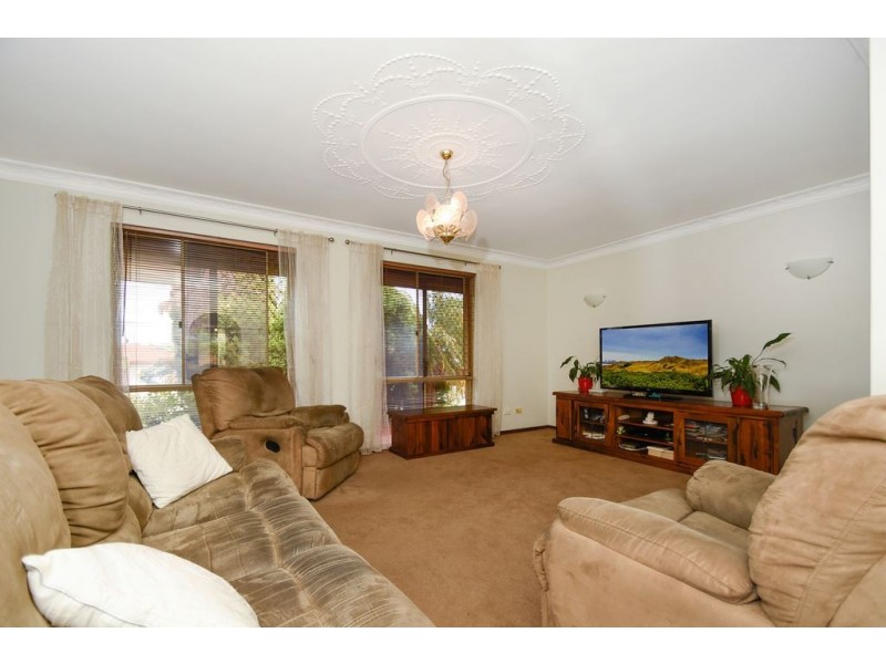 42 Beckett Close, Munster WA 6166