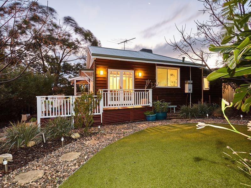 32 Howson Street, Hilton WA 6163