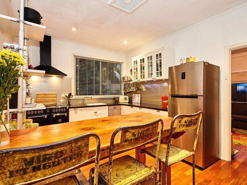 32 Howson Street, Hilton WA 6163