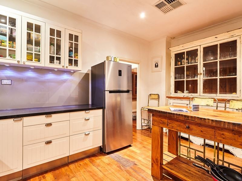 32 Howson Street, Hilton WA 6163