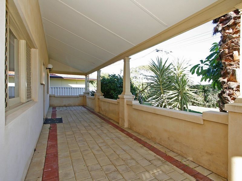 16 Ivermey Road, Hamilton Hill WA 6163