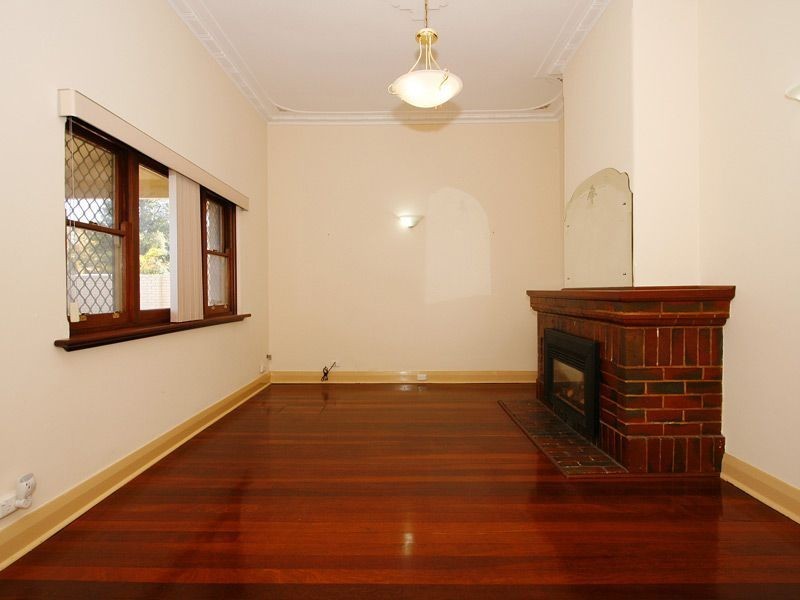 16 Ivermey Road, Hamilton Hill WA 6163