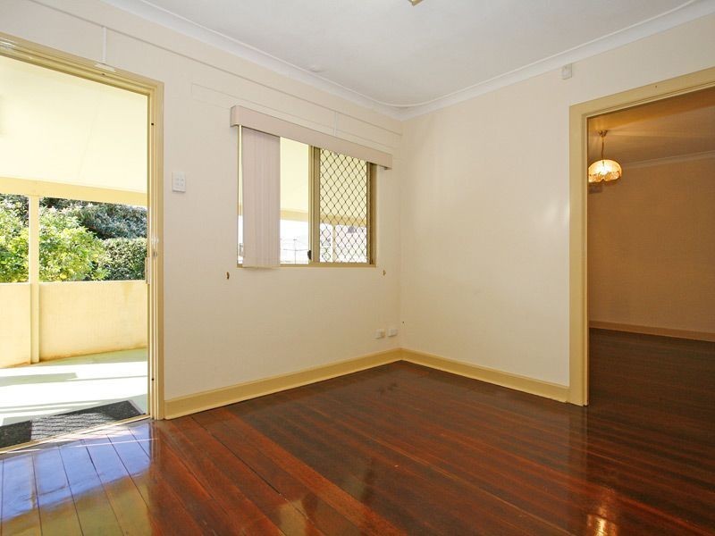 16 Ivermey Road, Hamilton Hill WA 6163