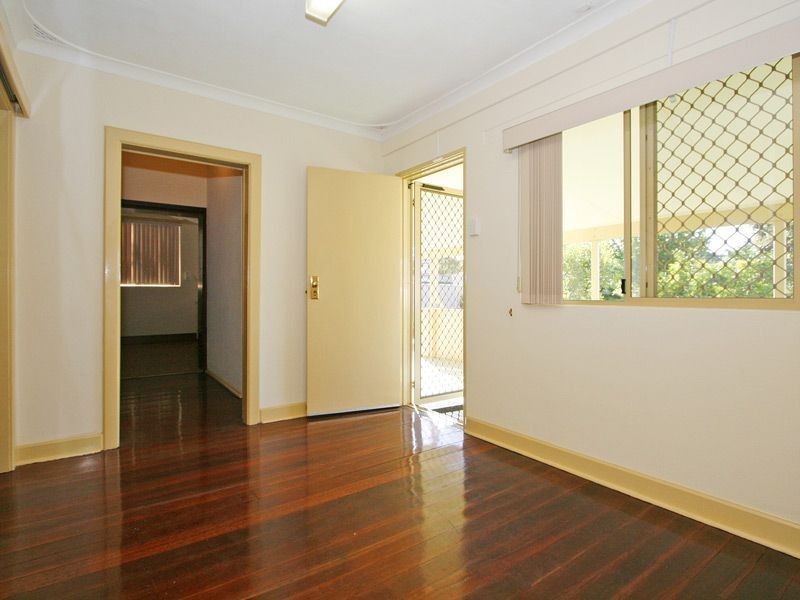 16 Ivermey Road, Hamilton Hill WA 6163