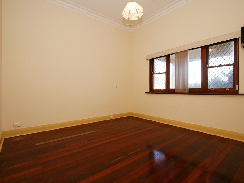 16 Ivermey Road, Hamilton Hill WA 6163
