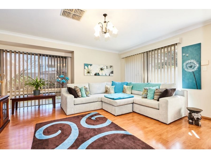 4 Moore Court, Cooloongup WA 6168