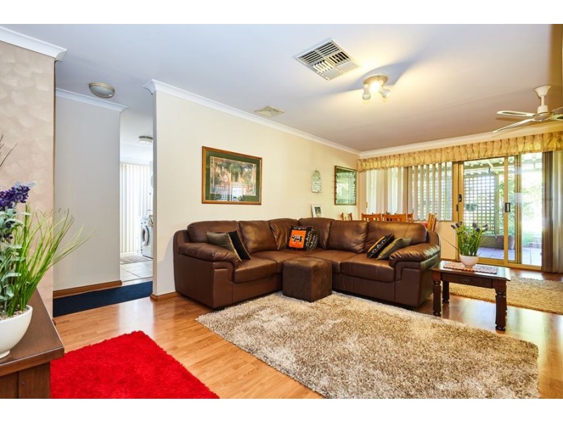 4 Moore Court, Cooloongup WA 6168