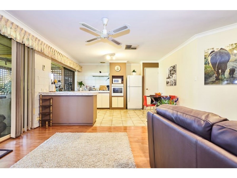 4 Moore Court, Cooloongup WA 6168