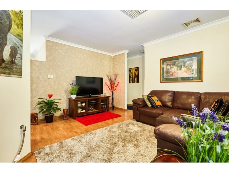 4 Moore Court, Cooloongup WA 6168