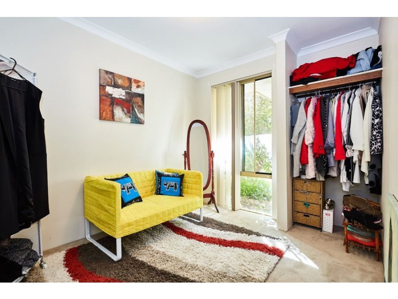 4 Moore Court, Cooloongup WA 6168