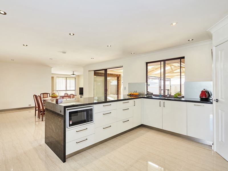 4 Lamb Place, Munster WA 6166