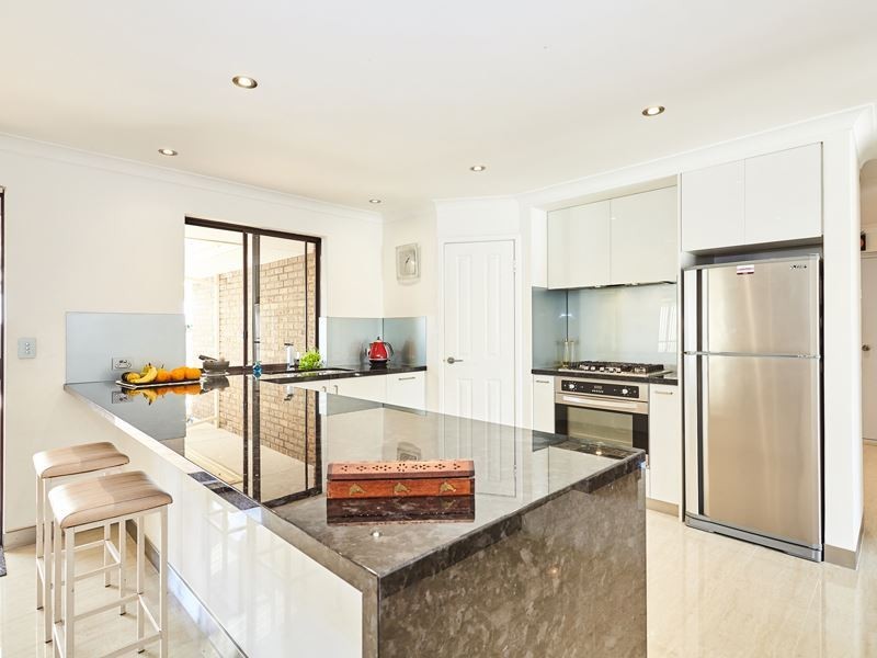 4 Lamb Place, Munster WA 6166