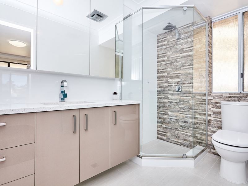 4 Lamb Place, Munster WA 6166