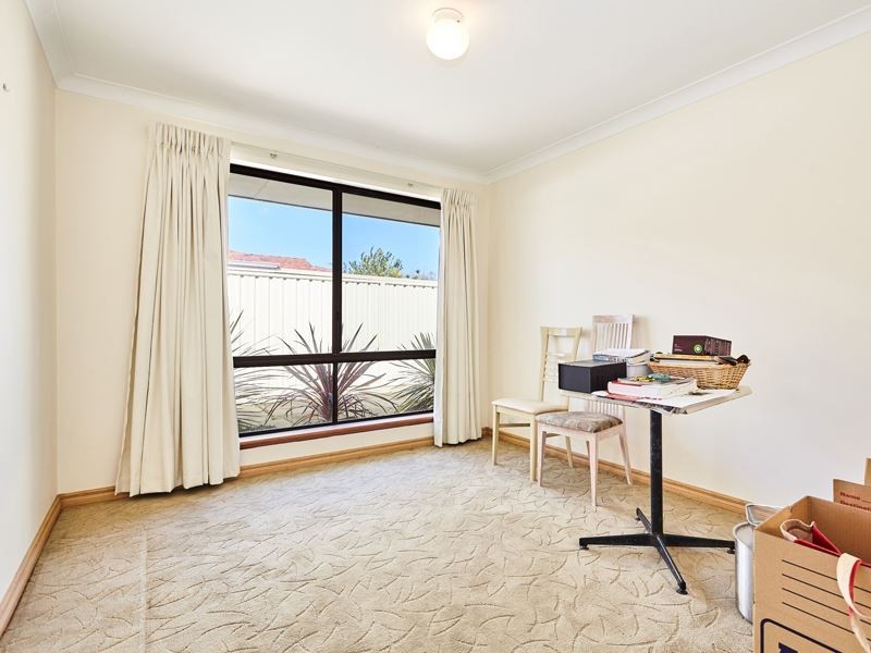 4 Lamb Place, Munster WA 6166
