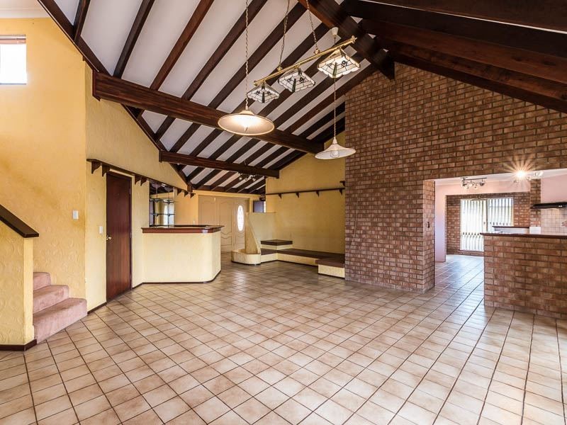 10 Hannah Place, Leeming WA 6149