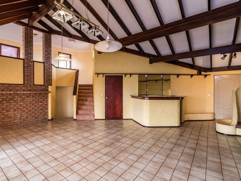 10 Hannah Place, Leeming WA 6149