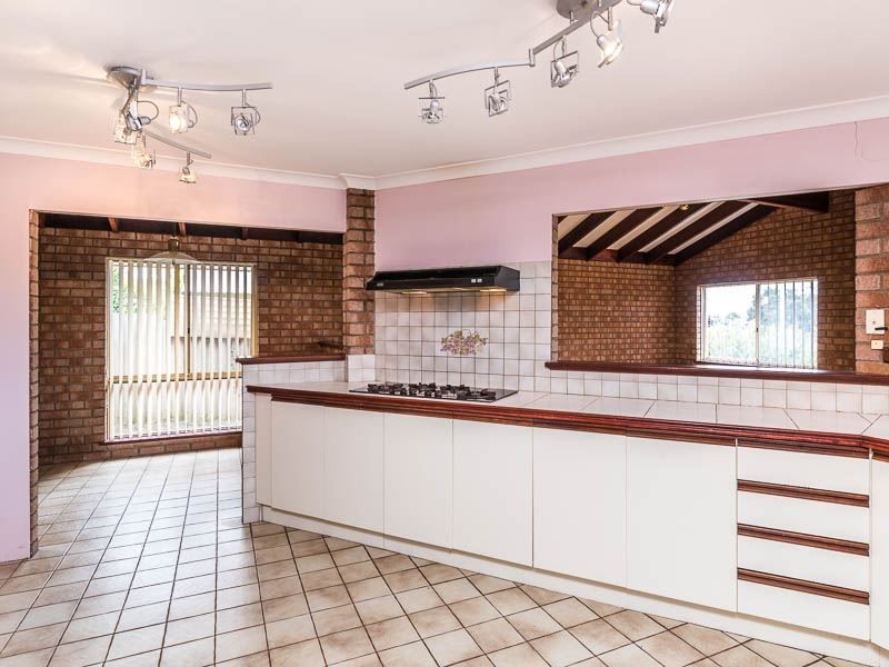 10 Hannah Place, Leeming WA 6149