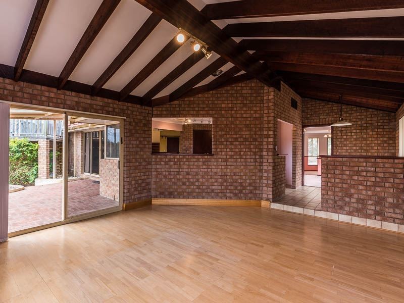 10 Hannah Place, Leeming WA 6149