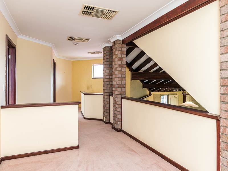 10 Hannah Place, Leeming WA 6149