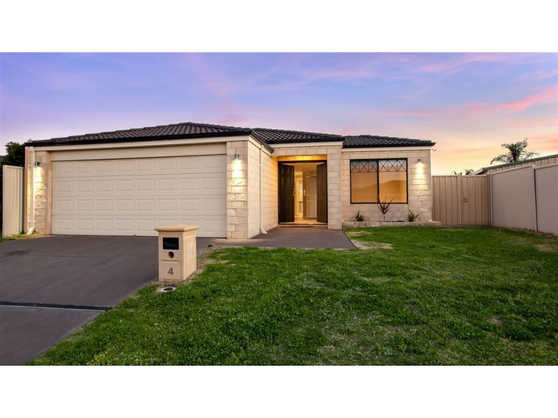 4 Napoleon Way, Bertram WA 6167