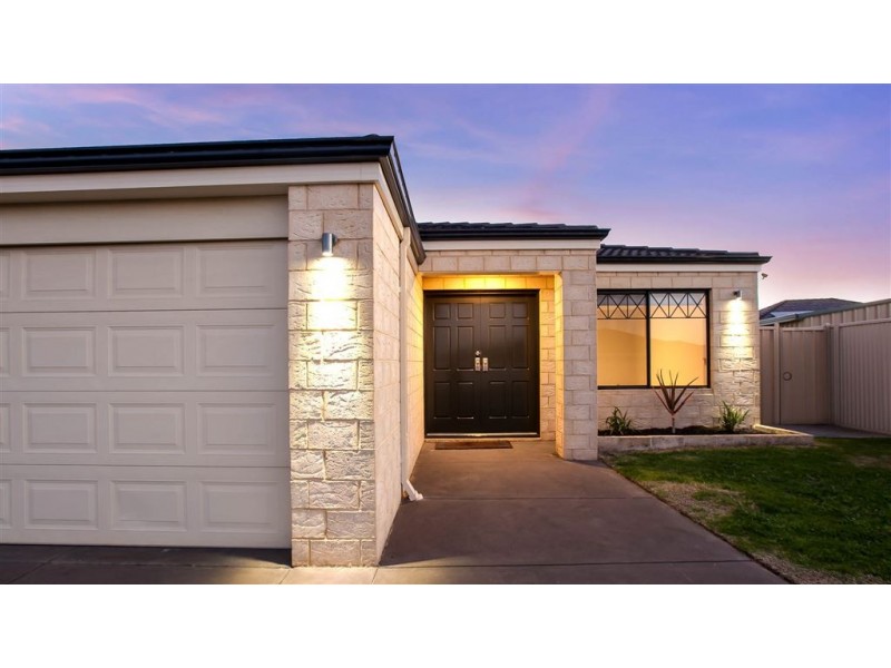 4 Napoleon Way, Bertram WA 6167