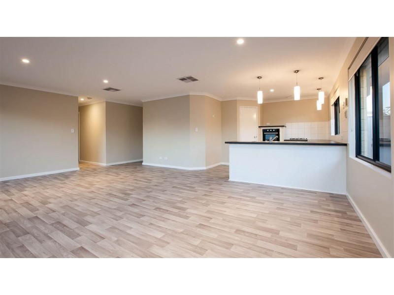 4 Napoleon Way, Bertram WA 6167