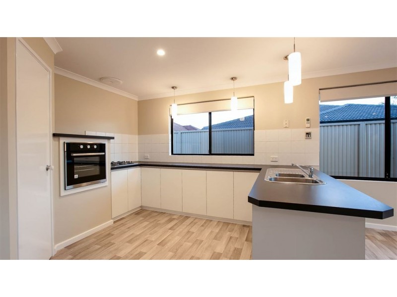 4 Napoleon Way, Bertram WA 6167