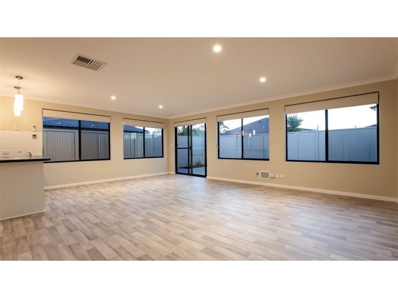 4 Napoleon Way, Bertram WA 6167