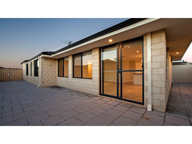 4 Napoleon Way, Bertram WA 6167