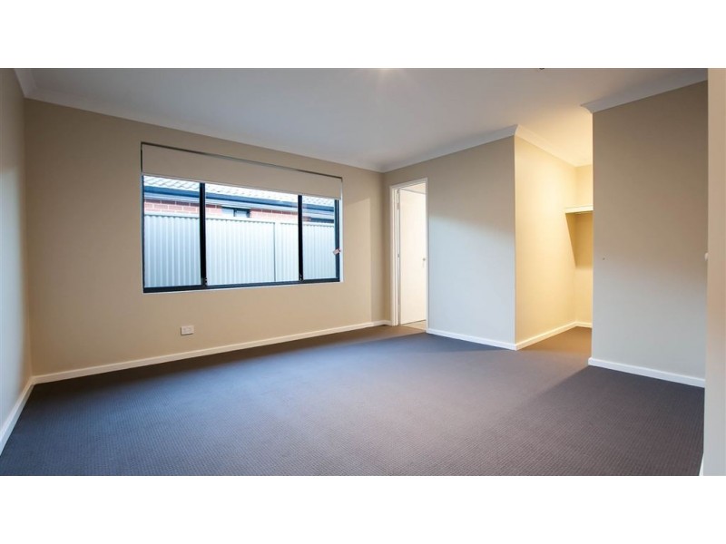 4 Napoleon Way, Bertram WA 6167