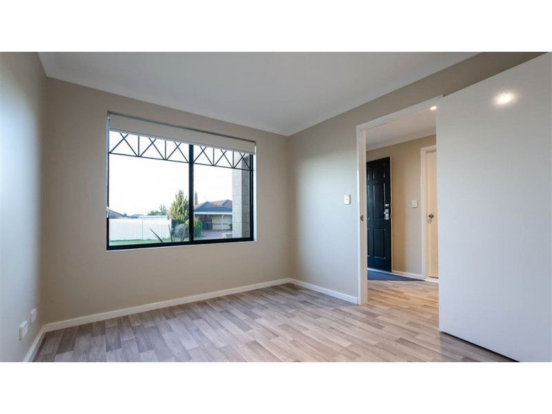 4 Napoleon Way, Bertram WA 6167