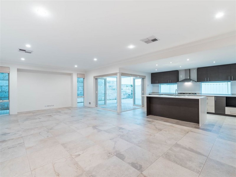 2 Senna Close, Coogee WA 6166