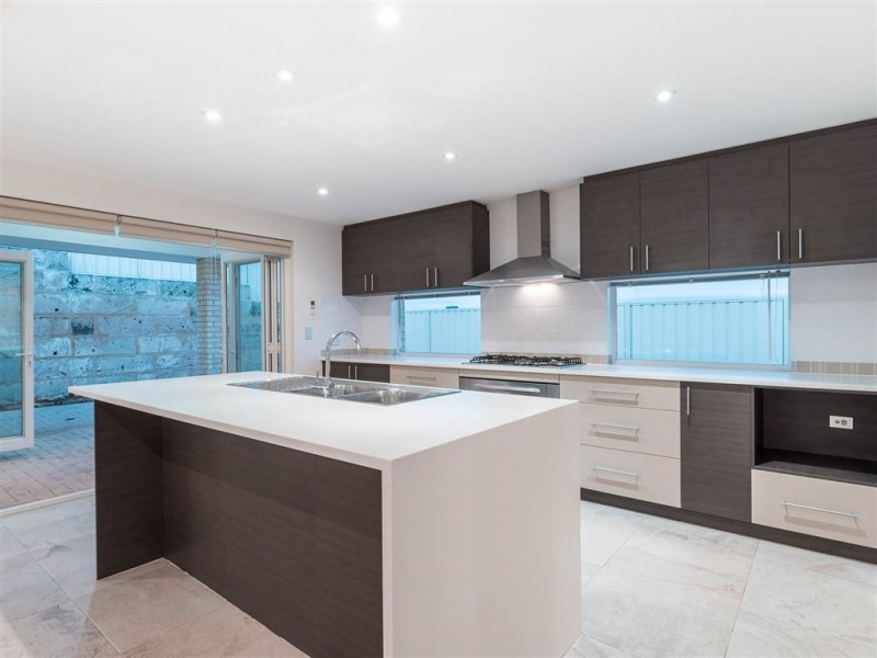 2 Senna Close, Coogee WA 6166