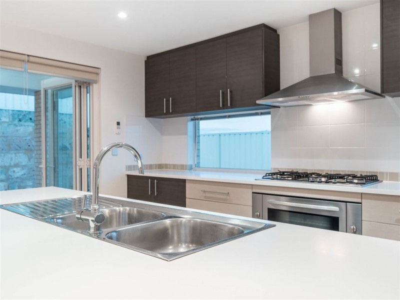 2 Senna Close, Coogee WA 6166