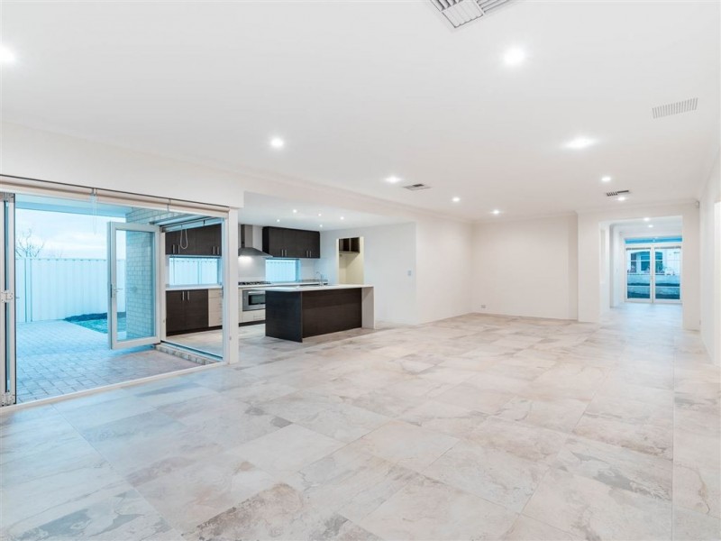 2 Senna Close, Coogee WA 6166