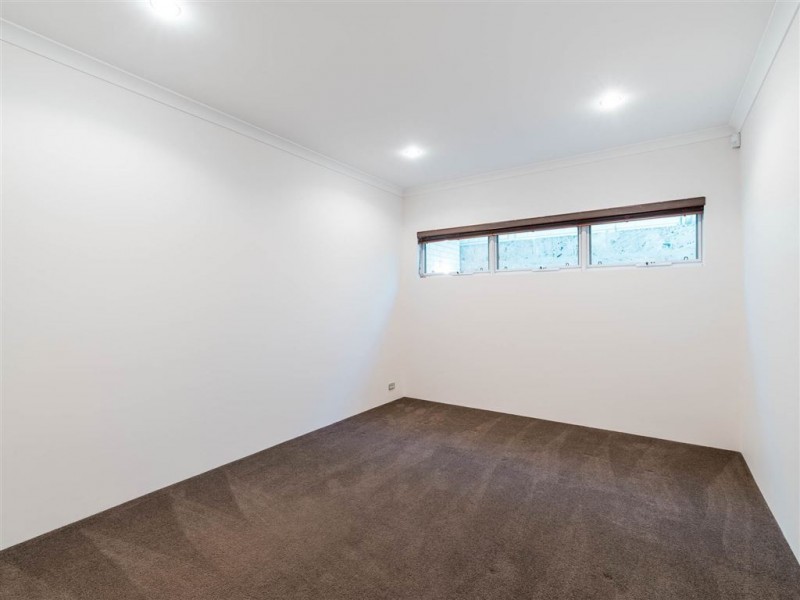 2 Senna Close, Coogee WA 6166