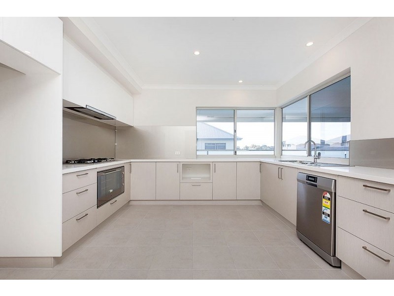 13 Crown Terrace, Coogee WA 6166